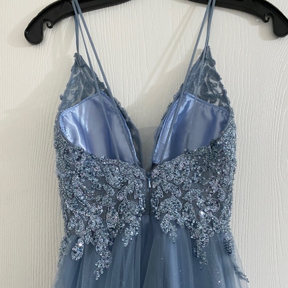 PROM DRESS - Picture 2 of 7